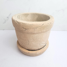 Load image into Gallery viewer, The Leaferie Yaritza Terracotta pot with tray
