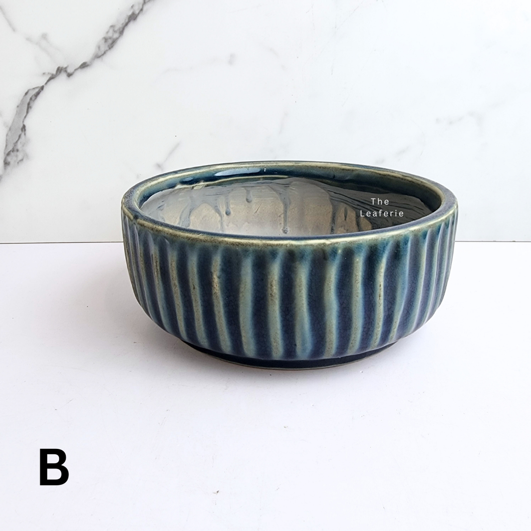 The Leaferie Willow shallow pot. 2 colours blue and green ceramic pot