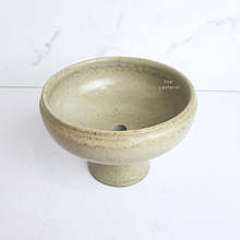 Load image into Gallery viewer, The Leaferie Jaxon Flowerpot. ceramic fruit bowl pot
