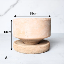 Load image into Gallery viewer, Pascale Flowerpot (2 sizes)
