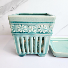 Load image into Gallery viewer, The Leaferie Leia Orchid pot with tray. Ceramic material. green and white colour
