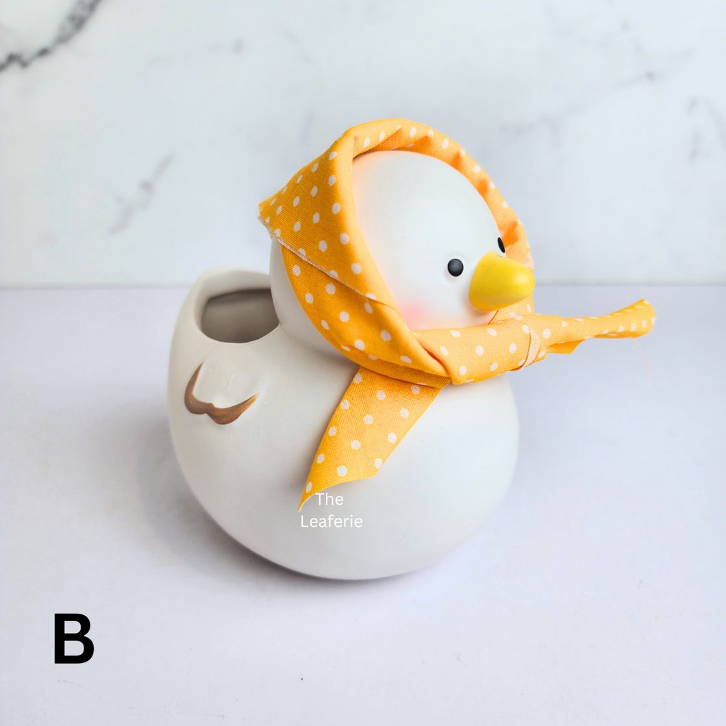 The Leaferie Pixie duck duckling pot. ceramic material