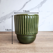 Load image into Gallery viewer, The Leaferie shiri flowerpot. ceramic material . green and pink colour
