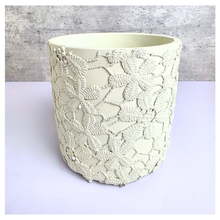 Load image into Gallery viewer, Halo Flowerpot
