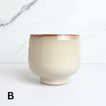 Load image into Gallery viewer, The Leaferie Hanska ceramic pot. 2 colours
