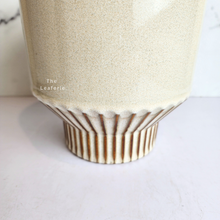 Load image into Gallery viewer, The Leaferie Natalie pot. ceramic material and beige colour.
