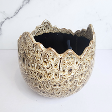 Load image into Gallery viewer, The Leaferie Dubois Egg flowerpot.ceramic material
