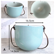 Load image into Gallery viewer, Lyon Hanging flowerpot pot. series 20. 
