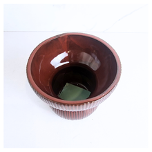 Load image into Gallery viewer, Scarva ceramic planters with ribbed design on a white background, featuring the Leaferie brand.
