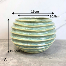 Load image into Gallery viewer, Laurel Flowerpot (2 Colors)
