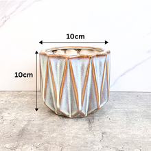 Load image into Gallery viewer, Froja Flowerpot
