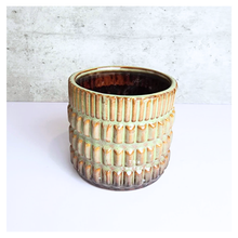 Load image into Gallery viewer, Astrid Flowerpot
