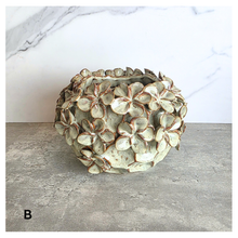 Load image into Gallery viewer, The Leaferie Soraya Handmade flowerpot. 2 colors
