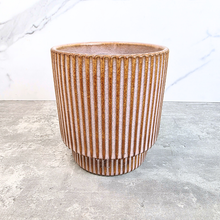 Load image into Gallery viewer, Celine Flowerpot

