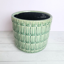 Load image into Gallery viewer, The Leaferie Kinsley flowerpot. 2 colours and size. ceramic material
