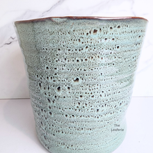 Load image into Gallery viewer, The Leaferie Hove ceramic flowerpot
