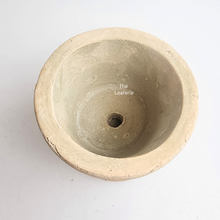 Load image into Gallery viewer, The Leaferie Yaritza Terracotta pot with tray
