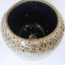 Load image into Gallery viewer, The Leaferie Brooke flowerpot. ceramic material . black and beige colour
