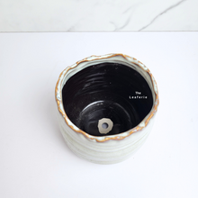Load image into Gallery viewer, The Leaferie Elea flowerpot. ceramic material
