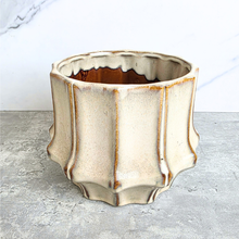 Load image into Gallery viewer, Imogen Flowerpot
