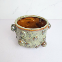 Load image into Gallery viewer, The Leaferie Maisie ceramic pot with 2 sizes. 
