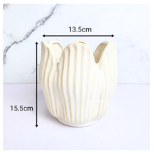 Load image into Gallery viewer, Castillo Flowerpot

