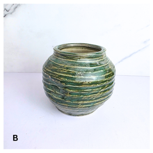 Load image into Gallery viewer, Dune Four ceramic pot with &#39;Dune&#39; design and &#39;LEAFeERIE&#39; branding on a white background.
