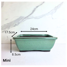 Load image into Gallery viewer, Tally 7 Green rectangular pot with measurements on a white 
