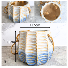 Load image into Gallery viewer, Lyon Hanging flowerpot pot. series 20. 
