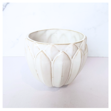 Load image into Gallery viewer, Everly Flowerpot
