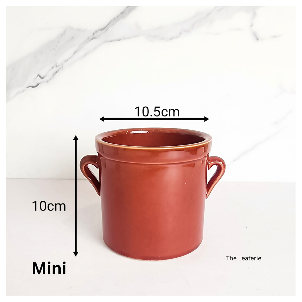 Red ceramic pot with dimensions on a white background