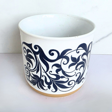 Load image into Gallery viewer, Asti Flowerpot
