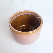 Load image into Gallery viewer, The Leaferie Hanska ceramic pot. 2 colours
