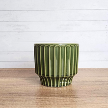 Load image into Gallery viewer, The Leaferie Dieu Ceramic pot. 3 colours pink, white and green colour.. pot green
