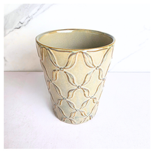 Load image into Gallery viewer, The Leaferie Isola pot. 2 colors ceramic pot. white and beige.
