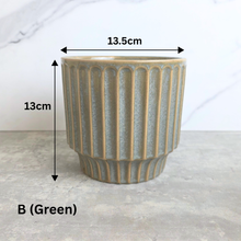 Load image into Gallery viewer, Romain Flowerpot
