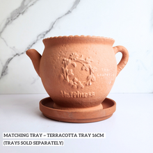 Load image into Gallery viewer, The Leaferie Yaarog terracotta kettle pot.
