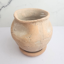 Load image into Gallery viewer, The Leaferie Yun Terracotta pot with tray
