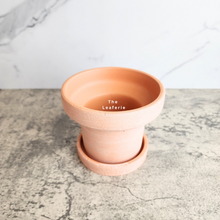 Load image into Gallery viewer, The Leaferie Yara terracotta pot with tray

