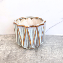 Load image into Gallery viewer, Froja Flowerpot
