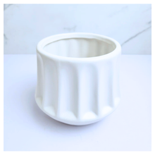 Load image into Gallery viewer, Eirini Flowerpot
