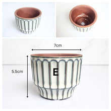 Load image into Gallery viewer, Petit Flowerpots (Series 17)
