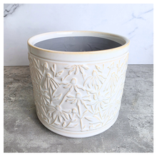Load image into Gallery viewer, The Leaferie Elion pot. 2 colours. ceramic.
