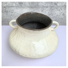 Load image into Gallery viewer, Haku Leaferie Signature White ceramic pot with handles .
