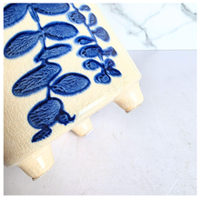 Load image into Gallery viewer, Althea planter with blue leaf pattern on a white background, featuring the brand 'LEAFERIE'.
