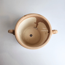 Load image into Gallery viewer, The Leaferie Yairos pot with handle.ceramic material
