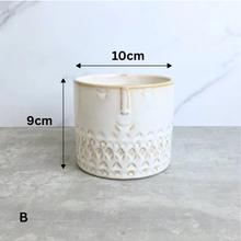 Load image into Gallery viewer, Lennon Flowerpot (2 sizes)

