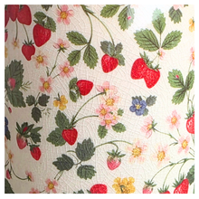 Load image into Gallery viewer, The Leaferie Belis flowerpot. ceramic floral pot
