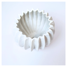 Load image into Gallery viewer, Bae Flowerpot (Series 1)

