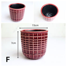 Load image into Gallery viewer, Petit Flowerpots (Series 18)
